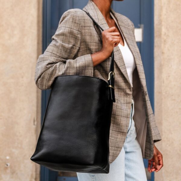 1024x1024-Womens-BucketBag-BlackGold-091324-1_58e64c90-ce00-4eca-8c80-ed9c7c3cffee.jpg Bucket Bag | Black & Gold