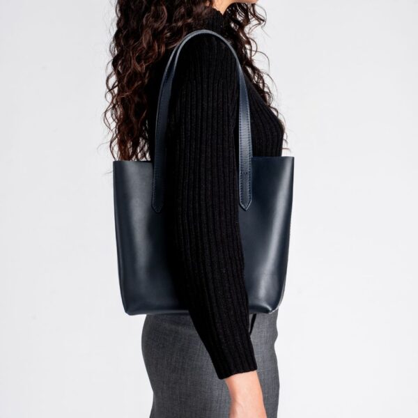 1024x1024-Womens-EverydayTote-Navy-Small-110824-2.jpg Everyday Tote | Navy (S)